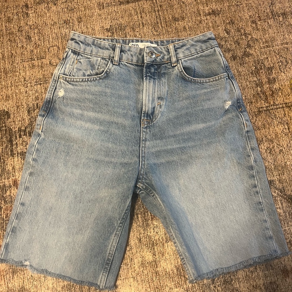 Zara Women’s Bermuda Length Denim Shorts- WORN ONCE Size 4